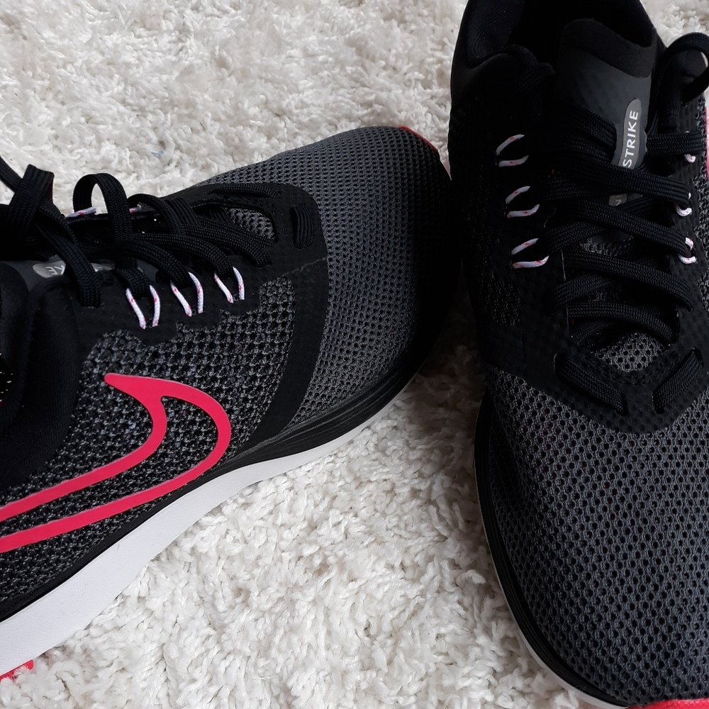 Nike Air Zoom Strike Womens Shoes - Picture 6 of 8
